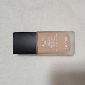 COPY - Chanel ultra le tenue foundation B10 (used)